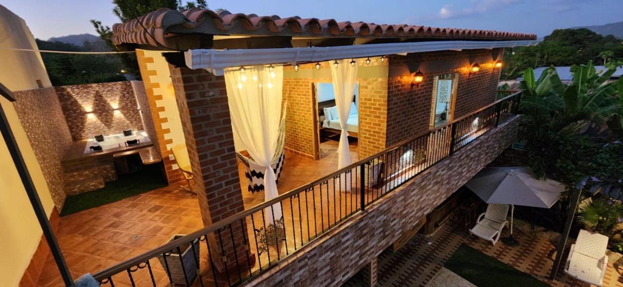 Malibu Hotel *